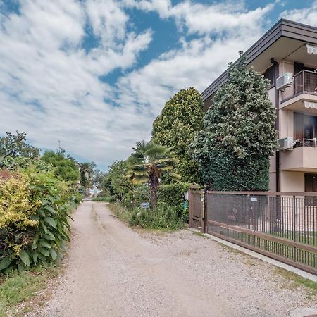 Ferienwohnung Casa Lugana 10 - Monolocale Con Piscina Direttamente A Lago Sirmione Exterior foto