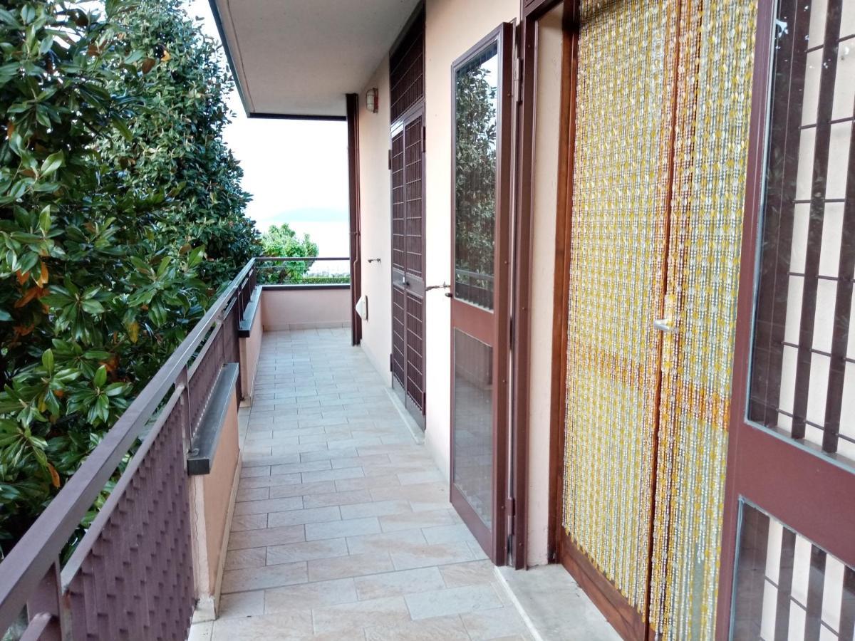 Ferienwohnung Casa Lugana 10 - Monolocale Con Piscina Direttamente A Lago Sirmione Exterior foto