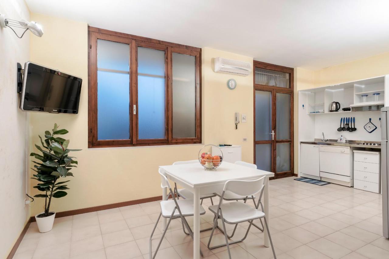 Ferienwohnung Casa Lugana 10 - Monolocale Con Piscina Direttamente A Lago Sirmione Exterior foto